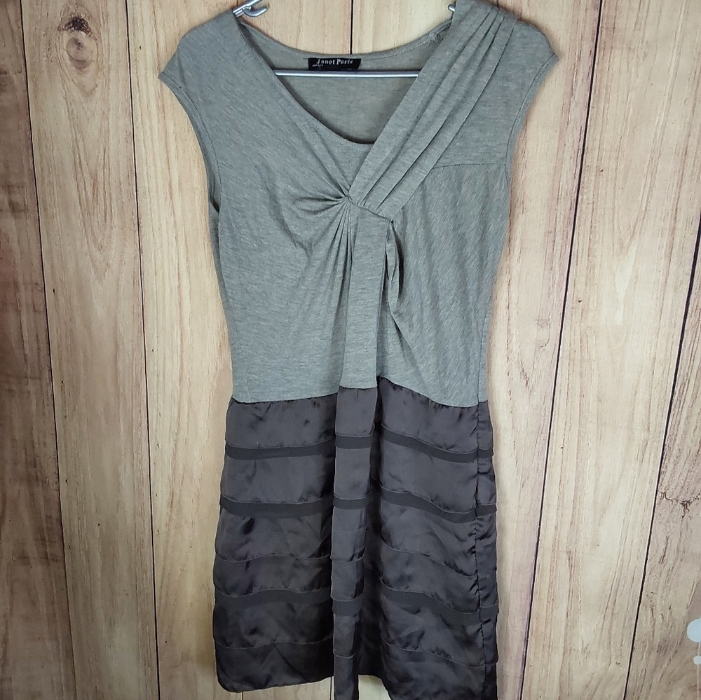 Janet Paris Gray Sleeveless Twisted Front Tiered Skirt Dress With Dual Material
